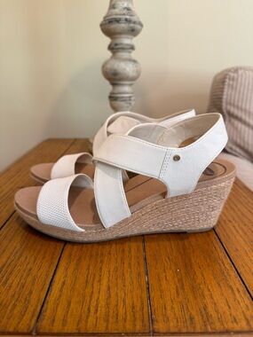 Dr. Scholl's Cream/Light Tan Crisscross Espadrille Wedge Sandals